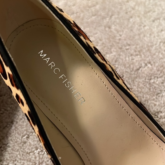 Marc Fisher faux animal hair cheetah block heeled pumps - size 6 - Picture 2 of 7